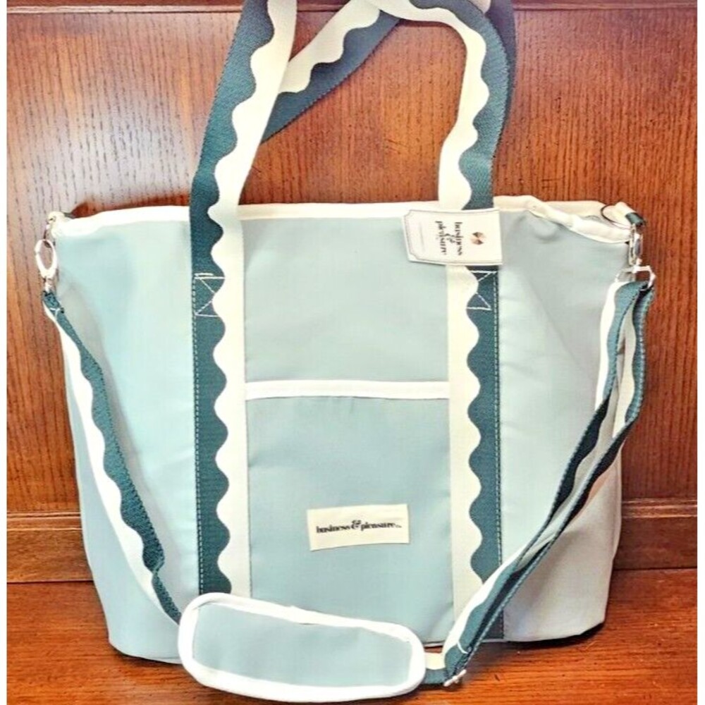 NWT Business & Pleasure Cooler Tote Bag Large Waterproof Interior 16” X 10” X 5”
